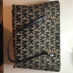 Michael Kors Monogram Purse 👜